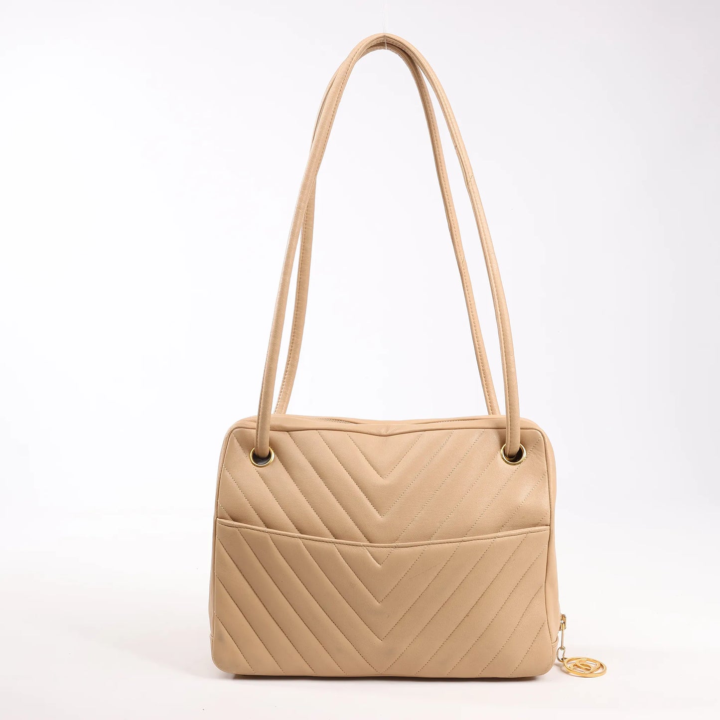 Sac à bandoulière en cuir à chevrons Chanel beige 1881694