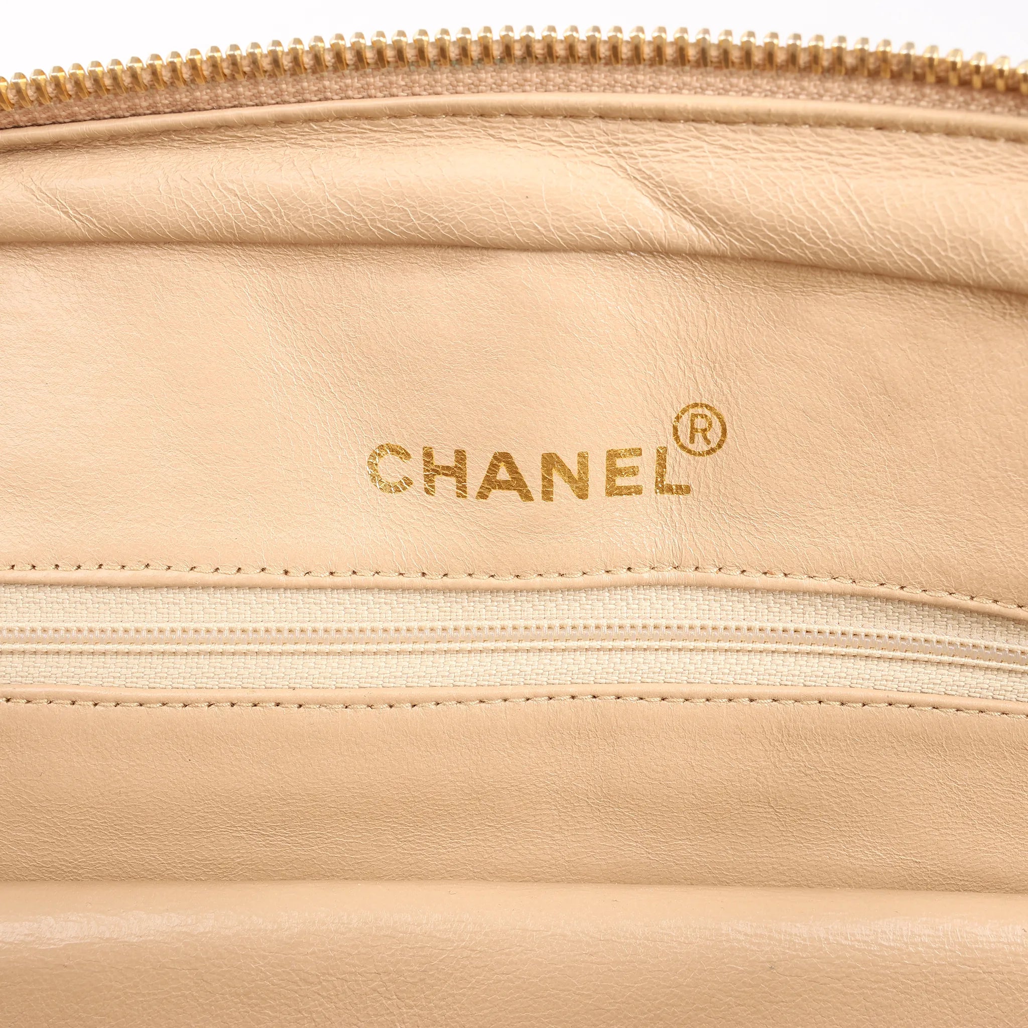 Chanel Chevron Leather Shoulder bag in Beige 1881694