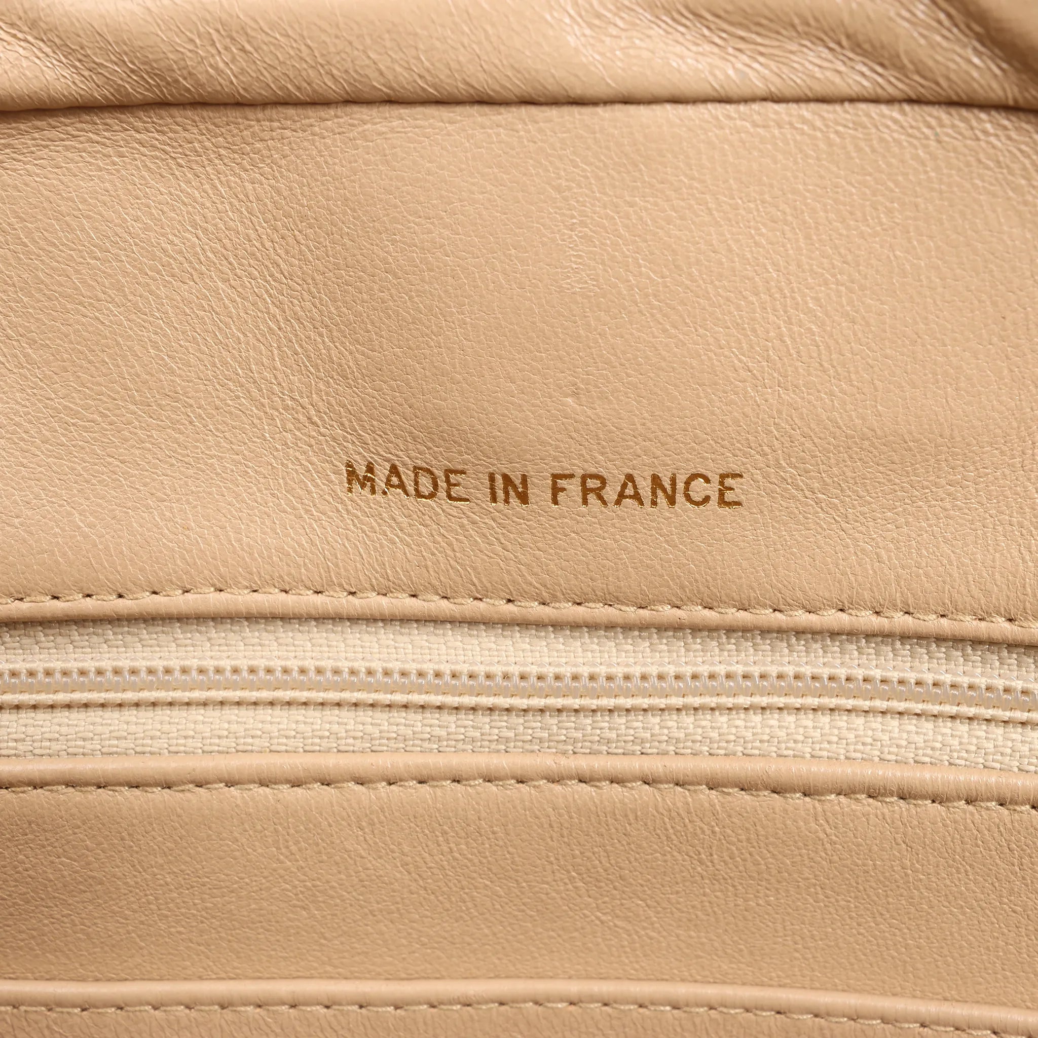 Chanel Chevron Leather Shoulder bag in Beige 1881694