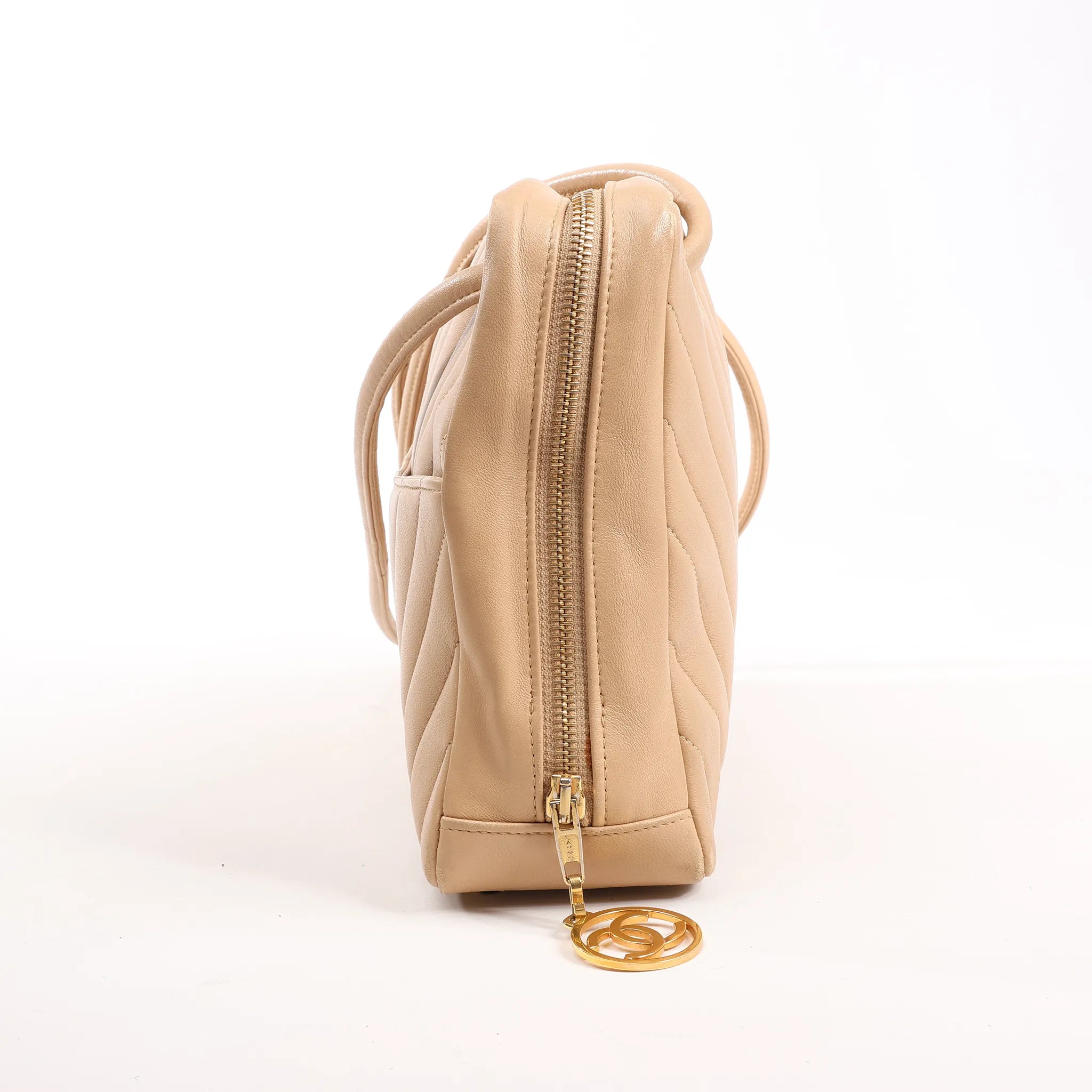 Chanel Chevron Leather Shoulder bag in Beige 1881694
