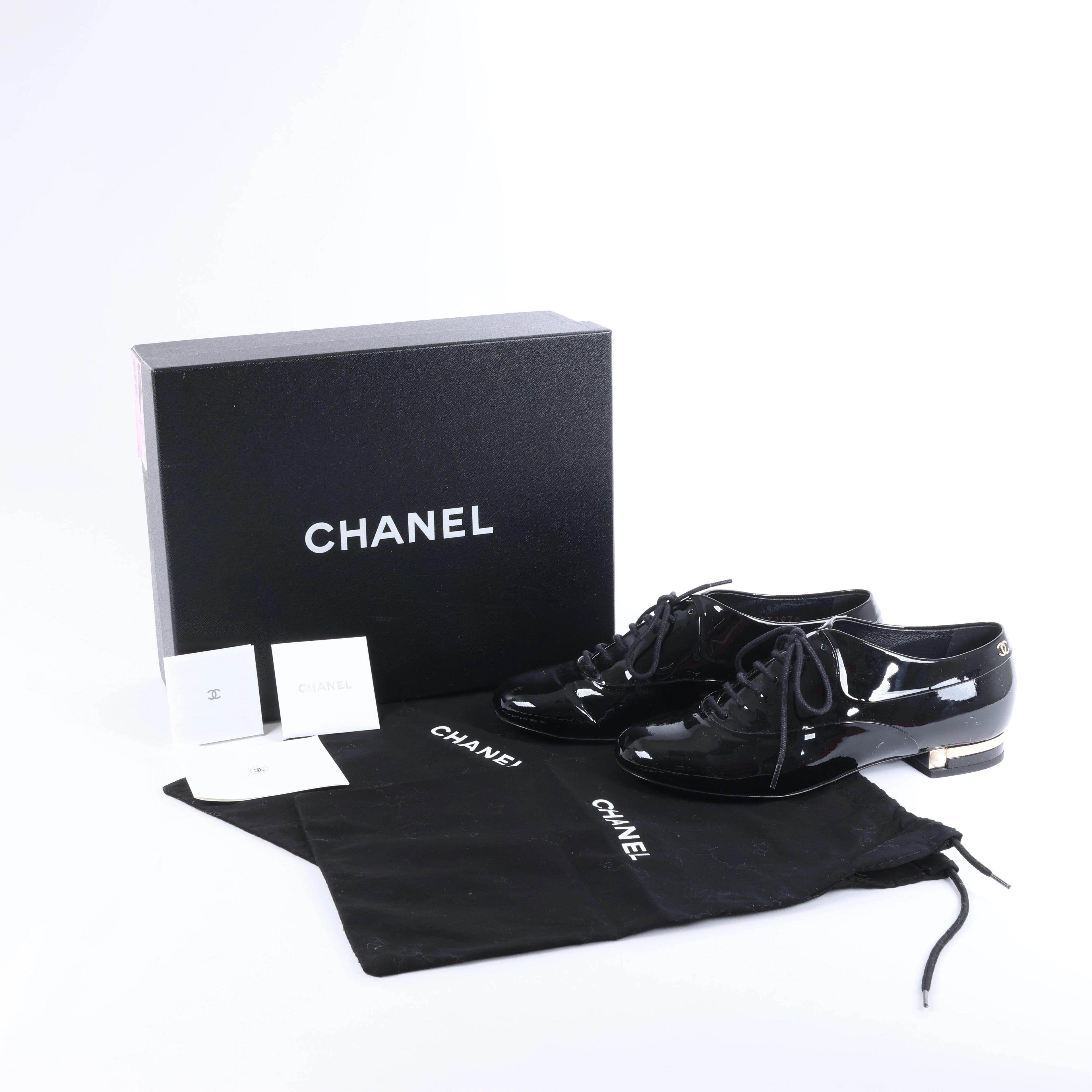 Sandalias tipo mule de piel con cadena Coco Mark de CHANEL en gris G35387, talla 40.5 EU