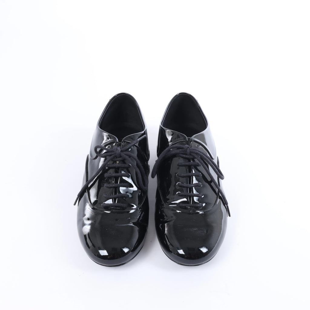 Sandalias tipo mule de piel con cadena Coco Mark de CHANEL en gris G35387, talla 40.5 EU