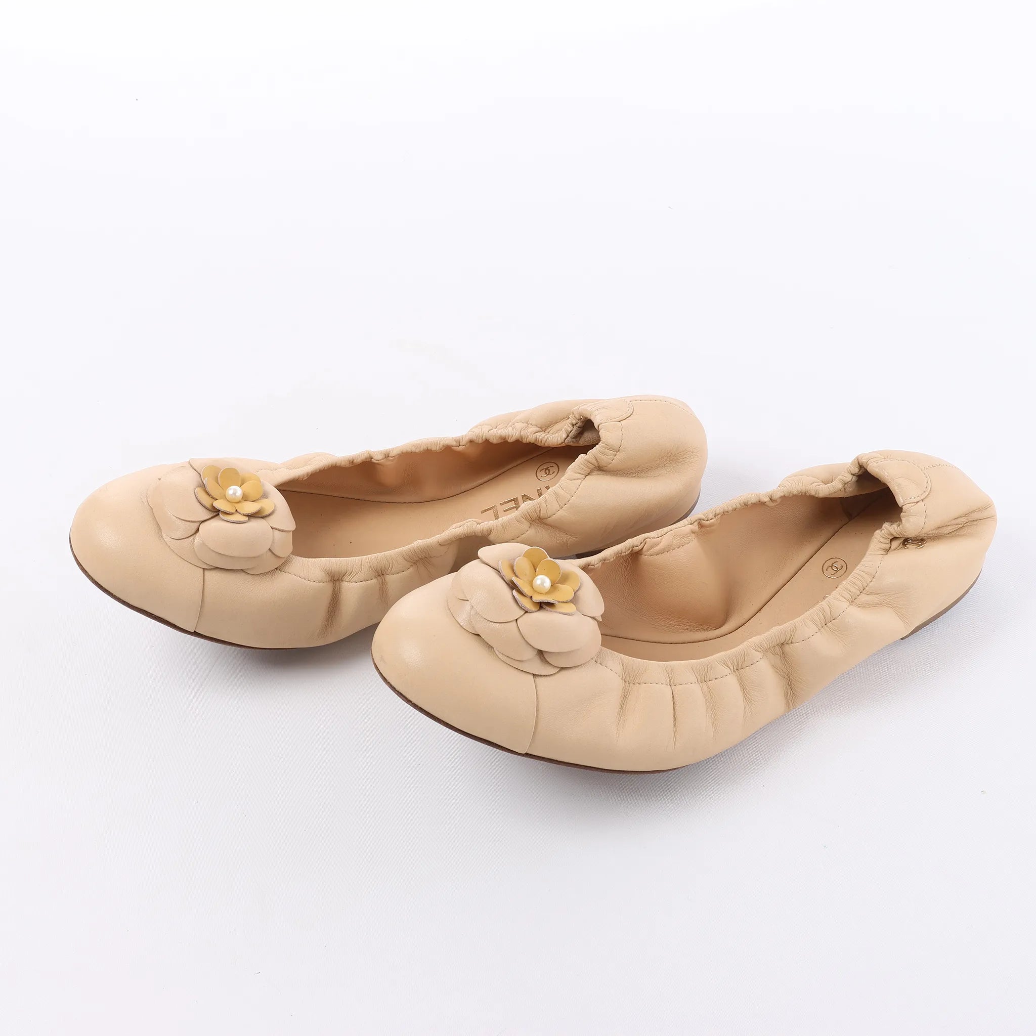 Chanel Coco Mark Camelia Leather Ballet Flats in Beige G32912, Size 39.5 EU