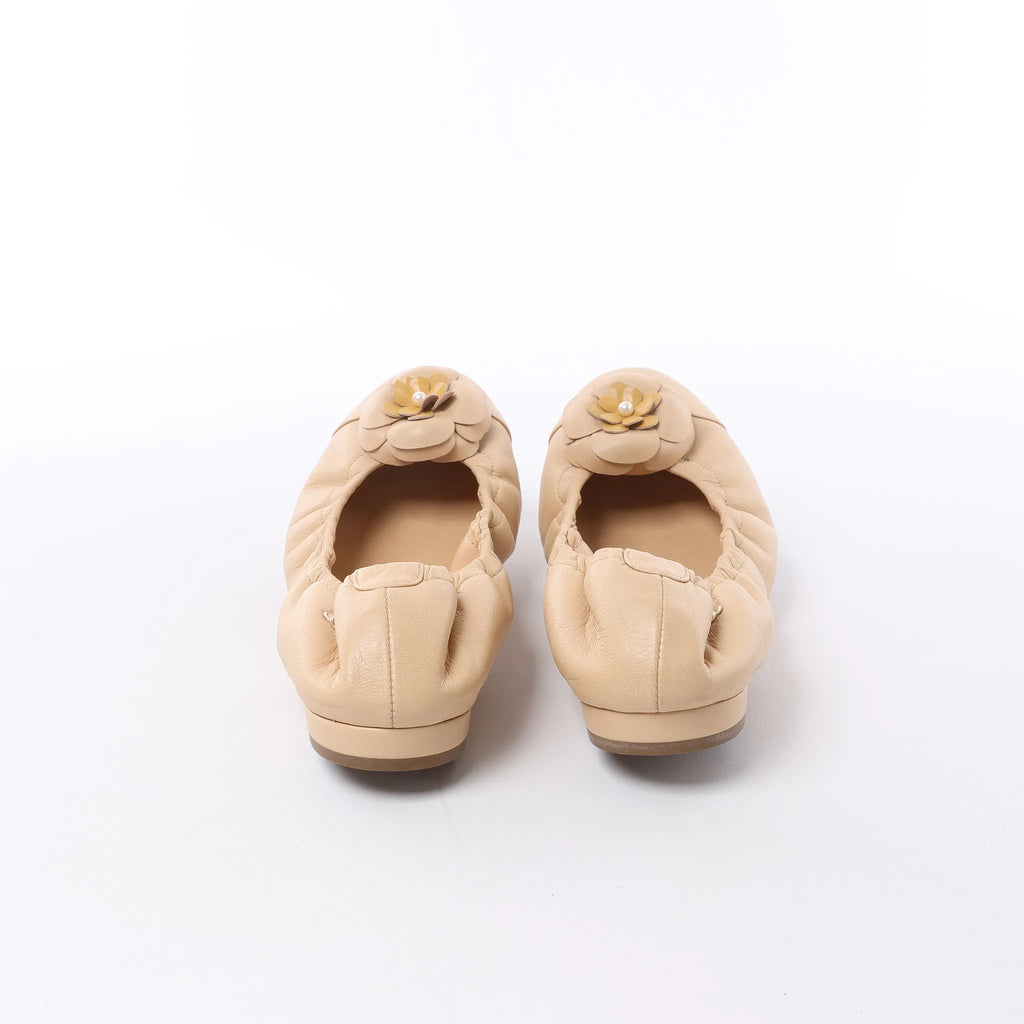 Chanel Coco Mark Camelia Leather Ballet Flats in Beige G32912, Size 39.5 EU
