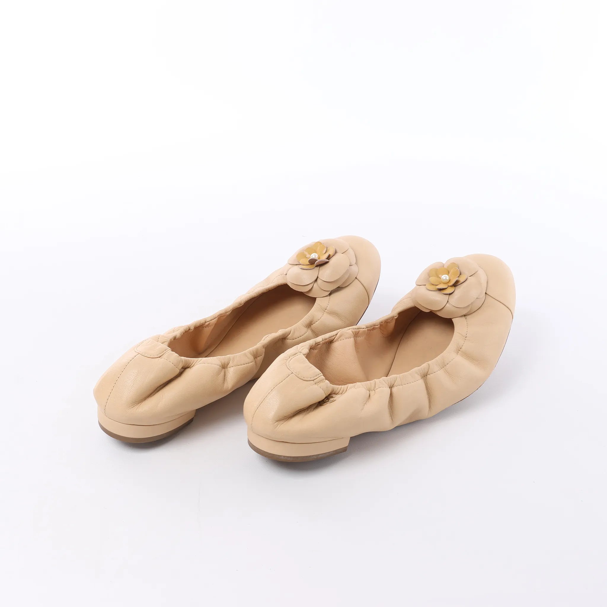 Chanel Coco Mark Camelia Leather Ballet Flats in Beige G32912, Size 39.5 EU