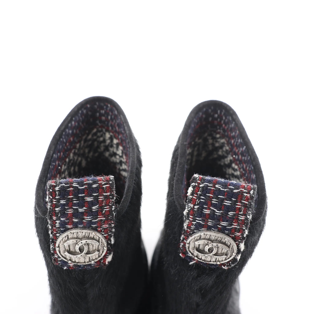 Chanel Coco Mark Cowhide Ankle Boots in Black G30120, Size 39C EU
