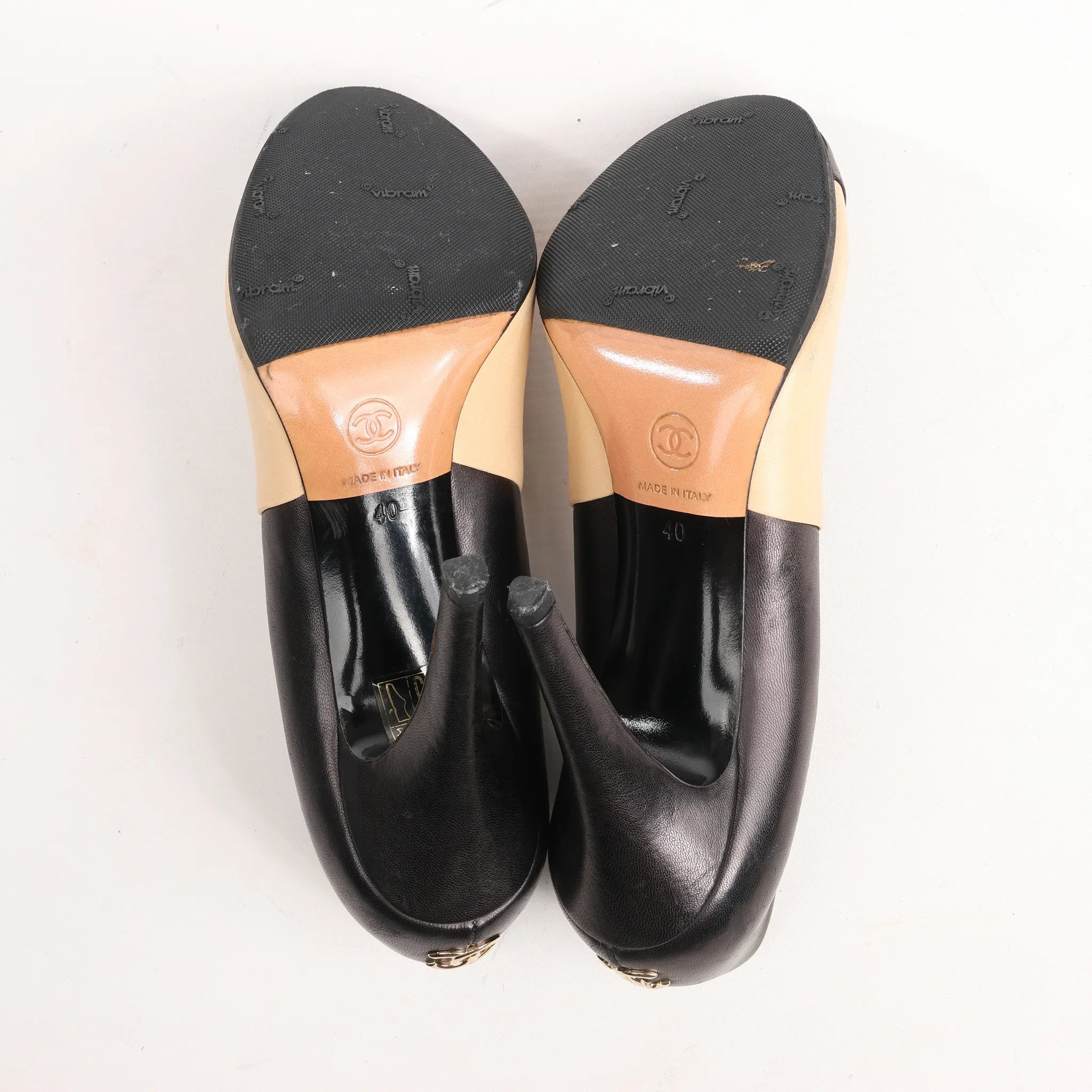 Chanel Coco Mark Leather Heels Beige x Black G26228, Size 40 EU