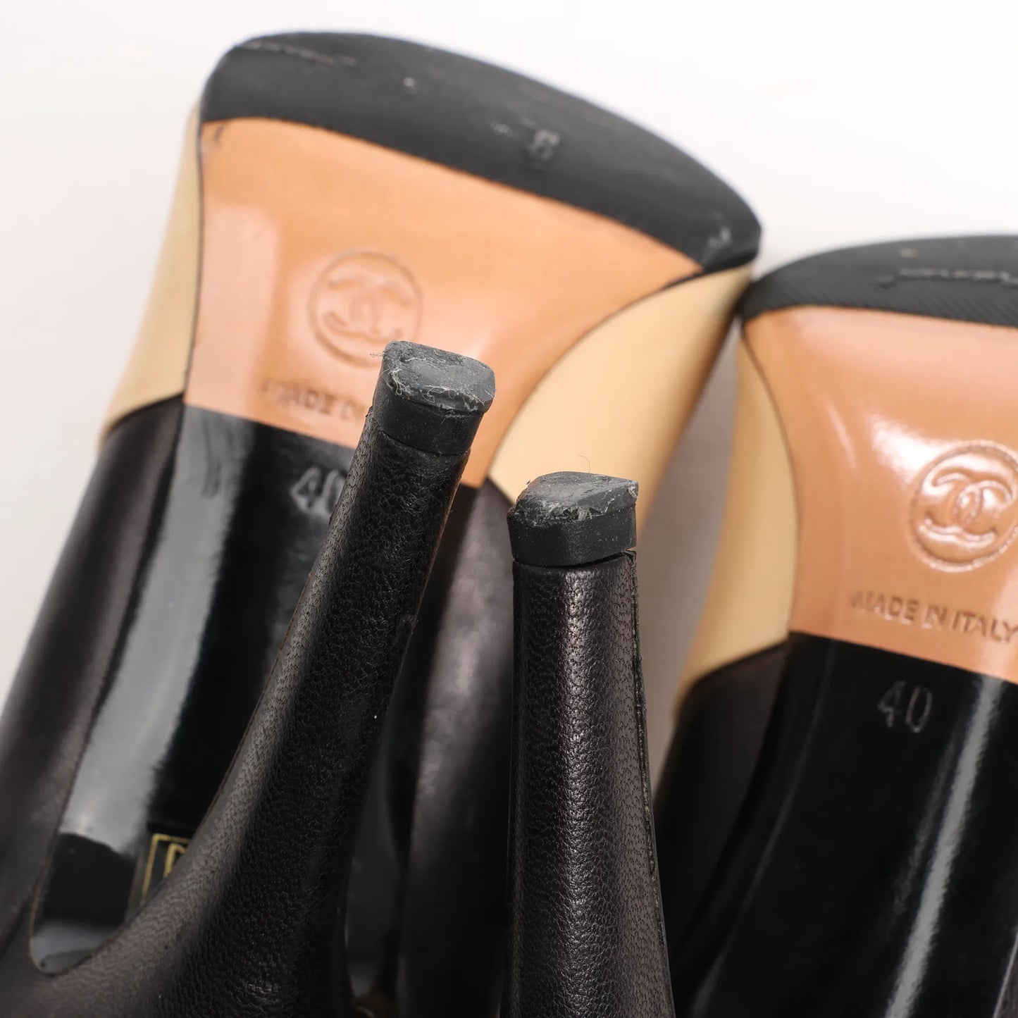 Chanel Coco Mark Leather Heels Beige x Black G26228, Size 40 EU