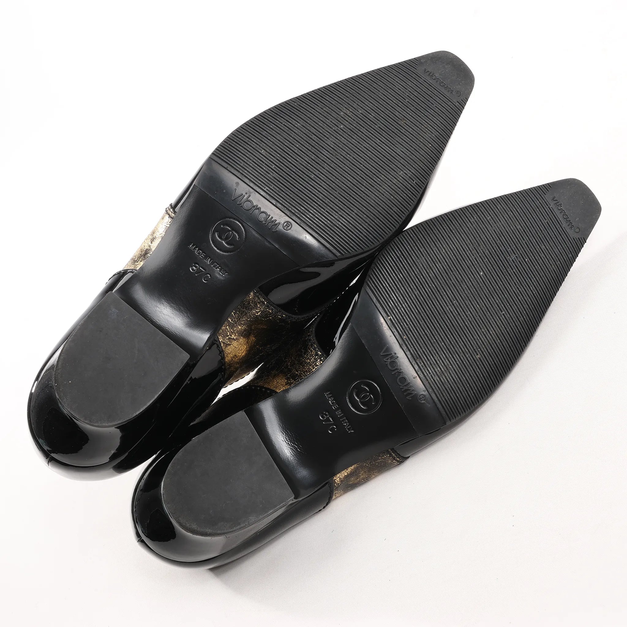 Chanel Coco Mark Patent Leather Loafers in Black x Gold G34275, Size 37 EU