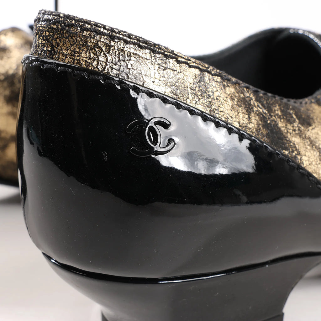 Chanel Coco Mark Patent Leather Loafers in Black x Gold G34275, Size 37 EU