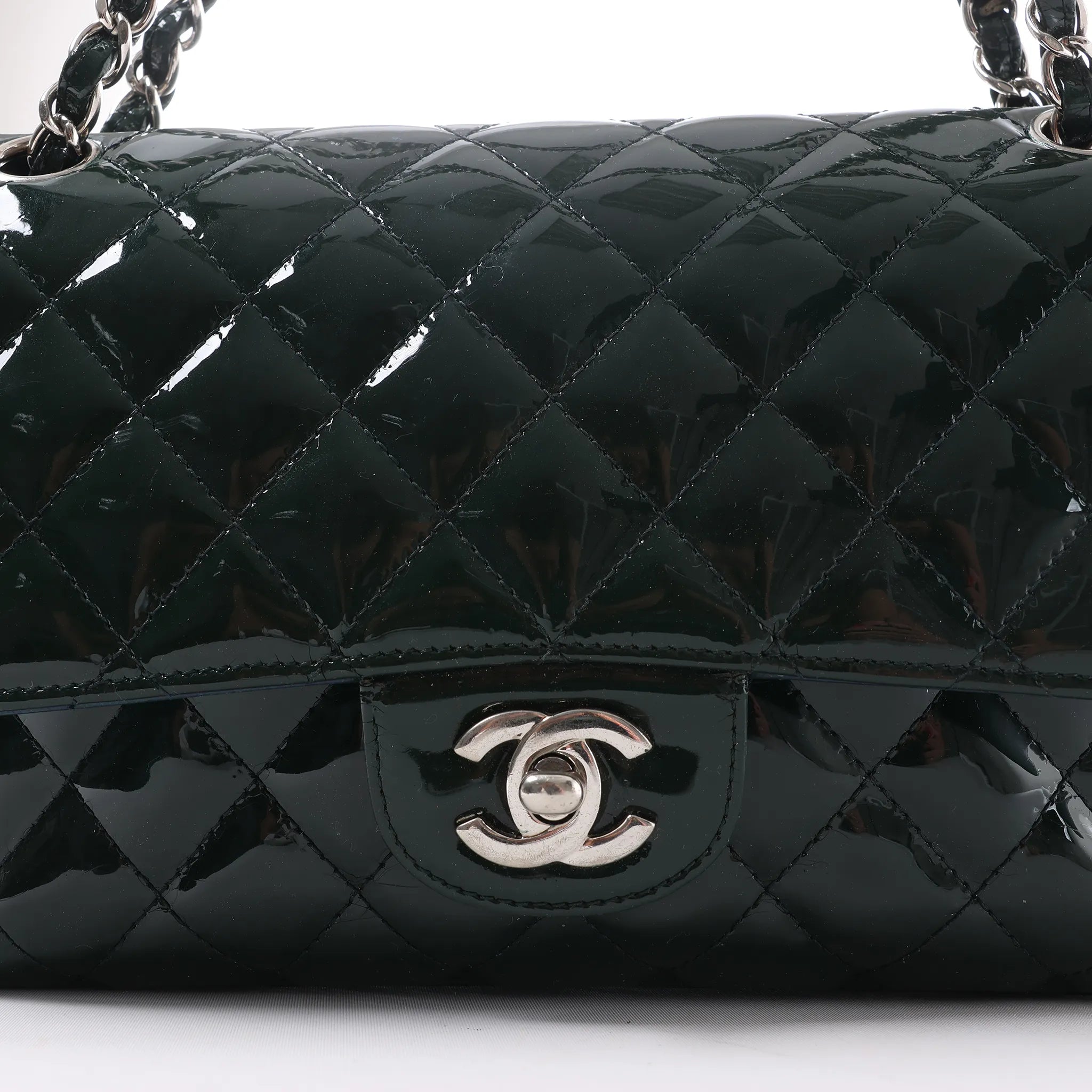 Chanel Classic Matelasse 25 Patent Leather Double Flap Double Chain Shoulder Bag in Green A01112