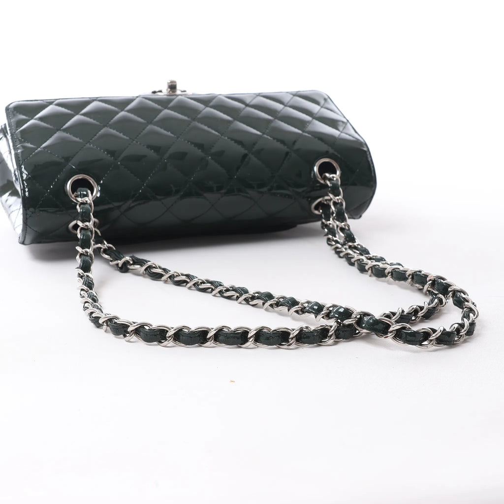 Chanel Classic Matelasse 25 Patent Leather Double Flap Double Chain Shoulder Bag in Green A01112