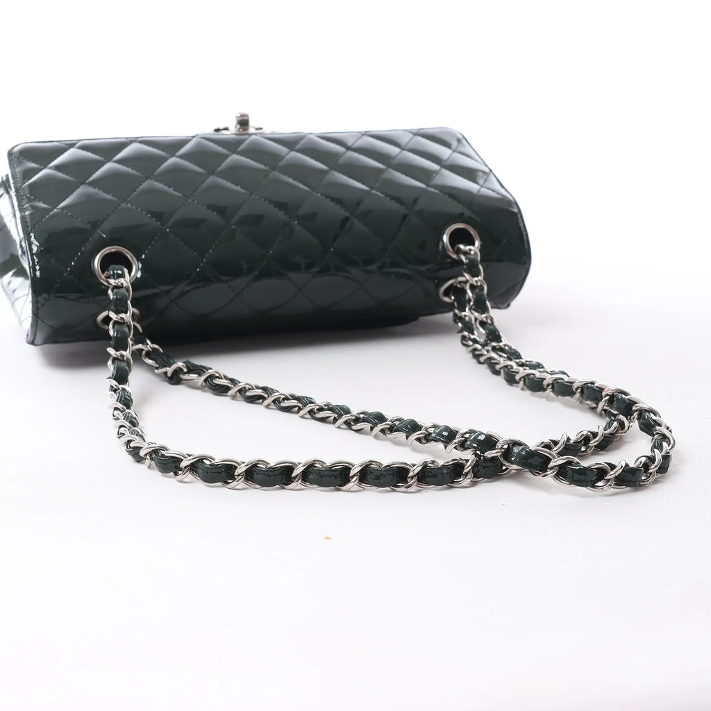 Chanel Classic Matelasse 25 Patent Leather Double Flap Double Chain Shoulder Bag in Green A01112