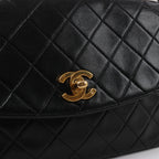 Bolso de hombro Chanel Gabrielle Doo Vintage con cadena de becerro y detalles metálicos en azul, dorado y plateado 27113839