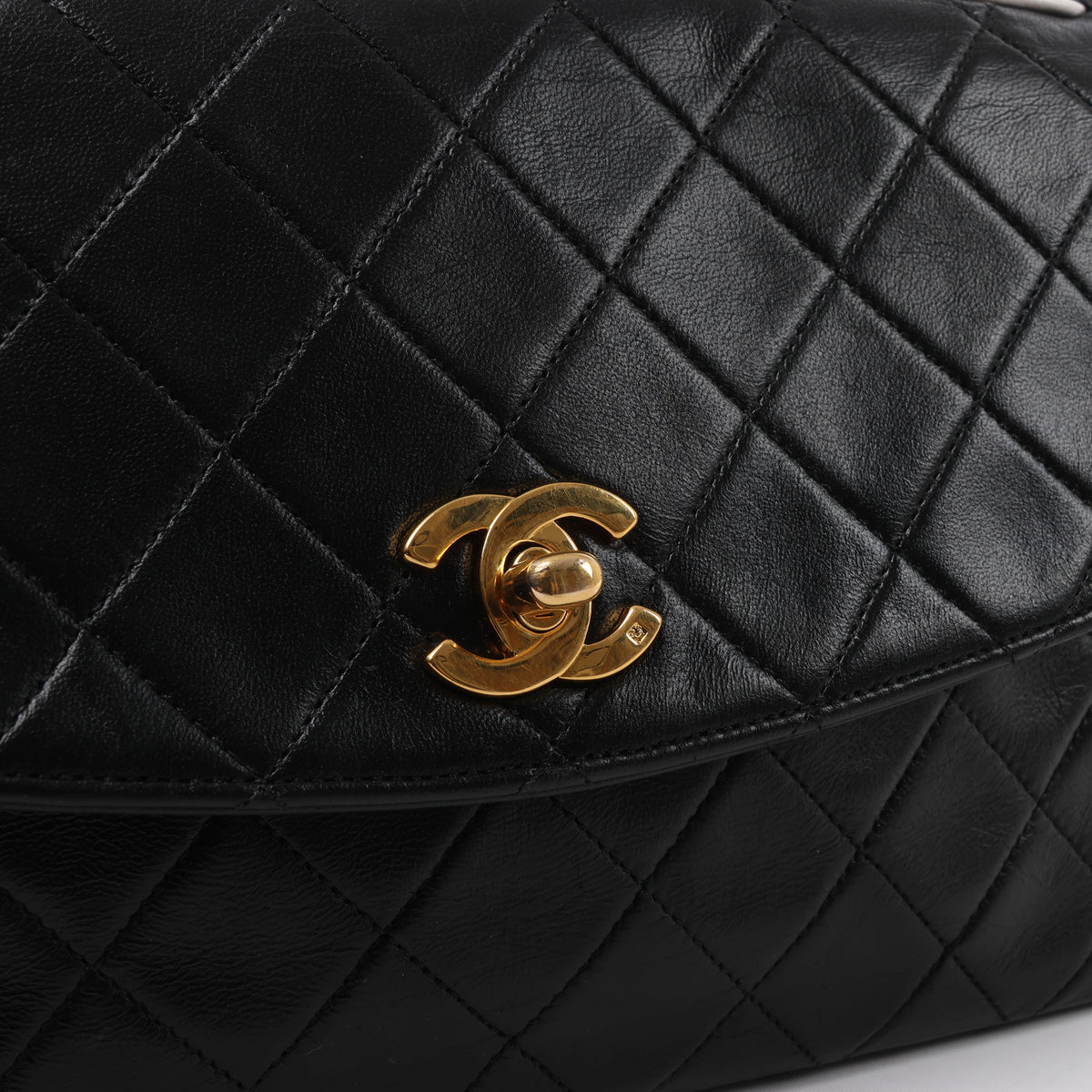 Bolso de hombro Chanel Gabrielle Doo Vintage con cadena de becerro y detalles metálicos en azul, dorado y plateado 27113839