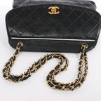Bolso de hombro Chanel Gabrielle Doo Vintage con cadena de becerro y detalles metálicos en azul, dorado y plateado 27113839