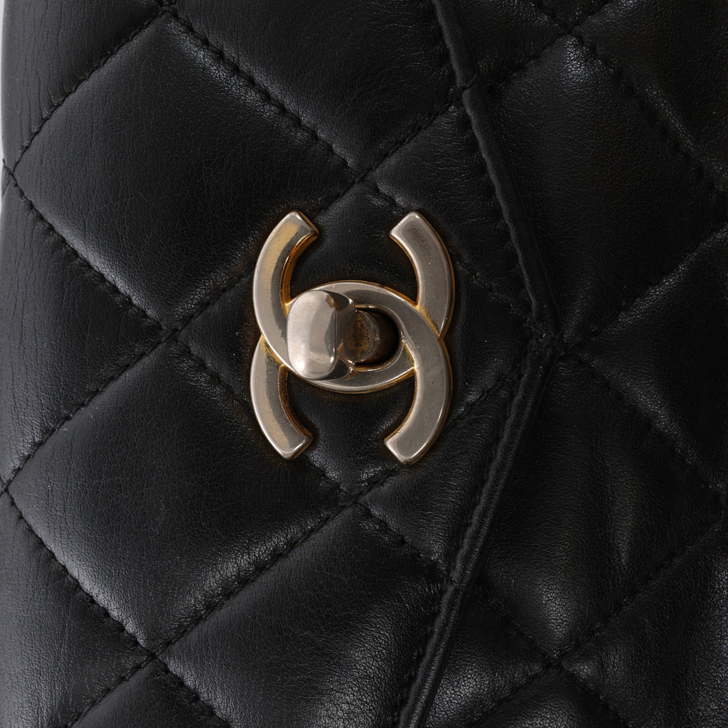 Chanel Vintage Classic Matelasse Leather Belt Bag in Black