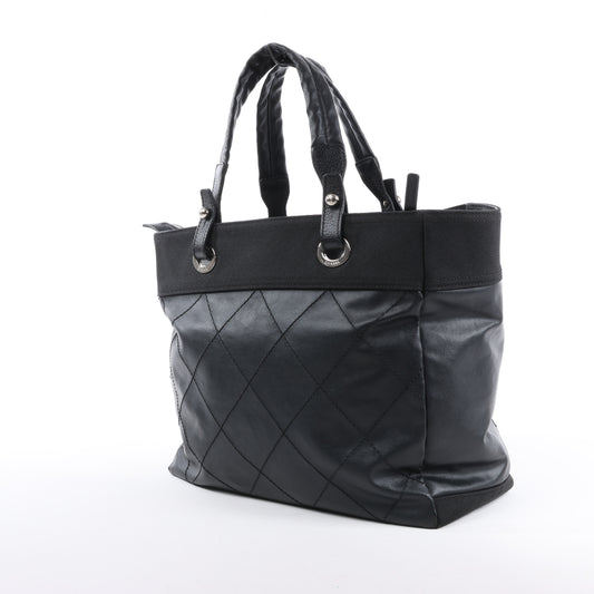 Sac à bandoulière Chanel Paris Biarritz MM en toile enduite noir