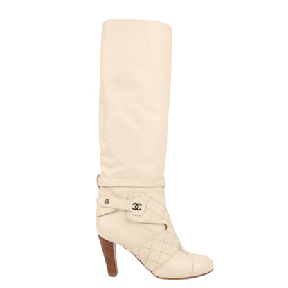 Bottes hautes Chanel Coco Mark Matelasse 06A en cuir ivoire G25325, pointure 38,5 EU