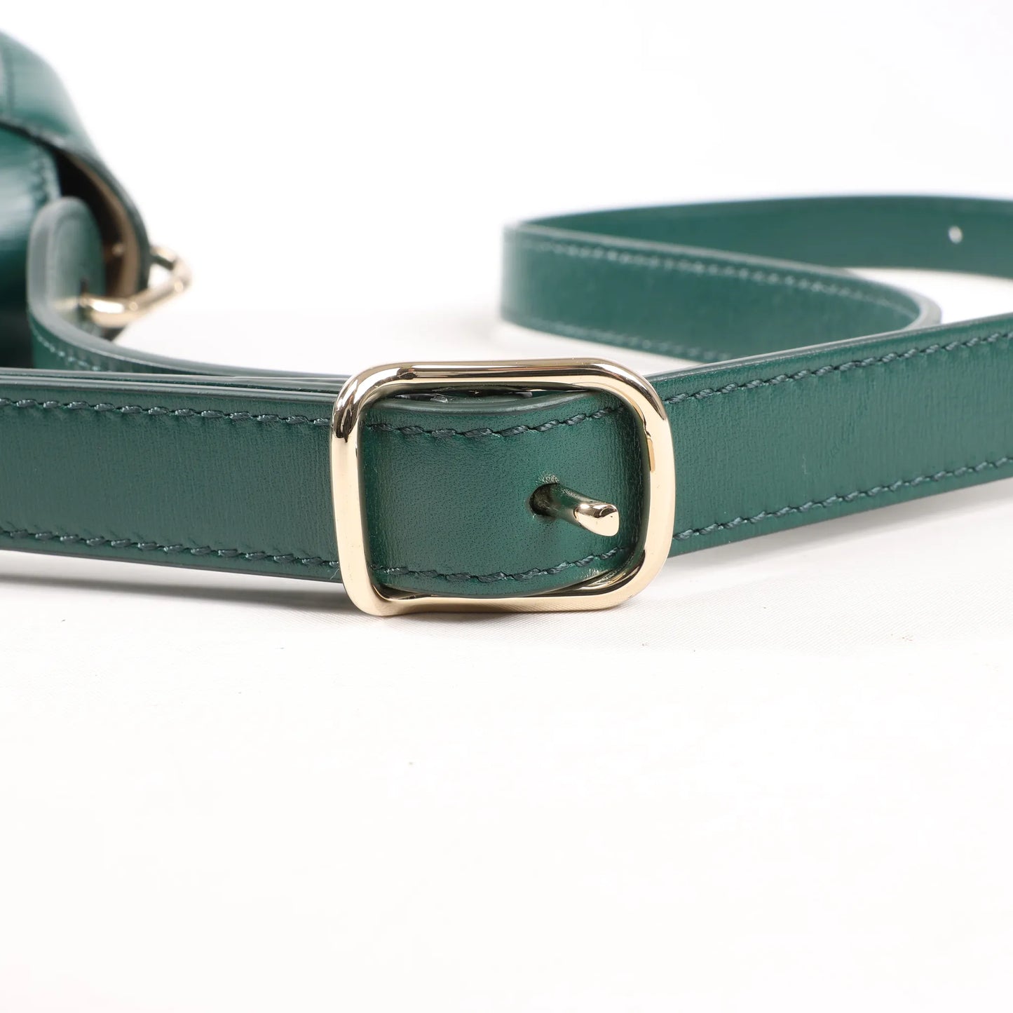 Chloe Arlène Schultertasche aus Leder in Grün