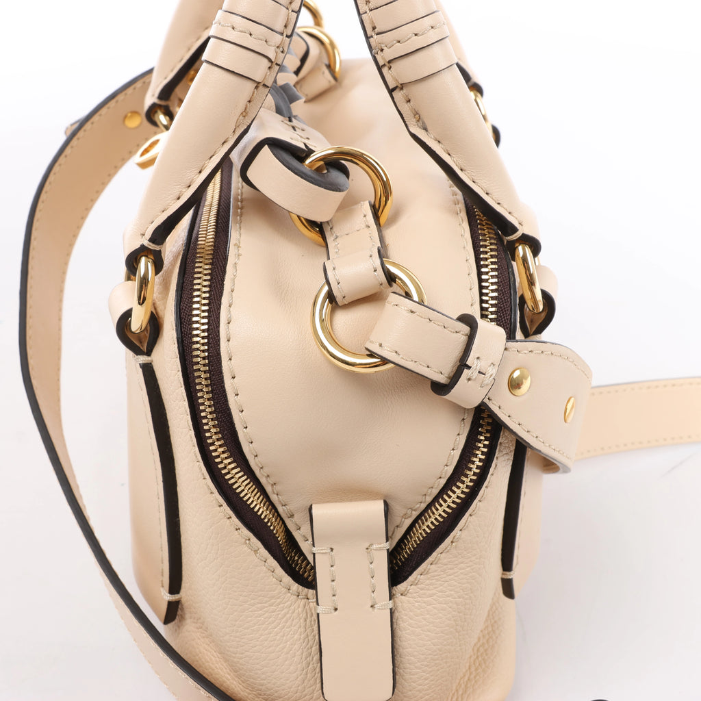 Bolso Chloé Woody Small de lona y piel bicolor en beige y azul