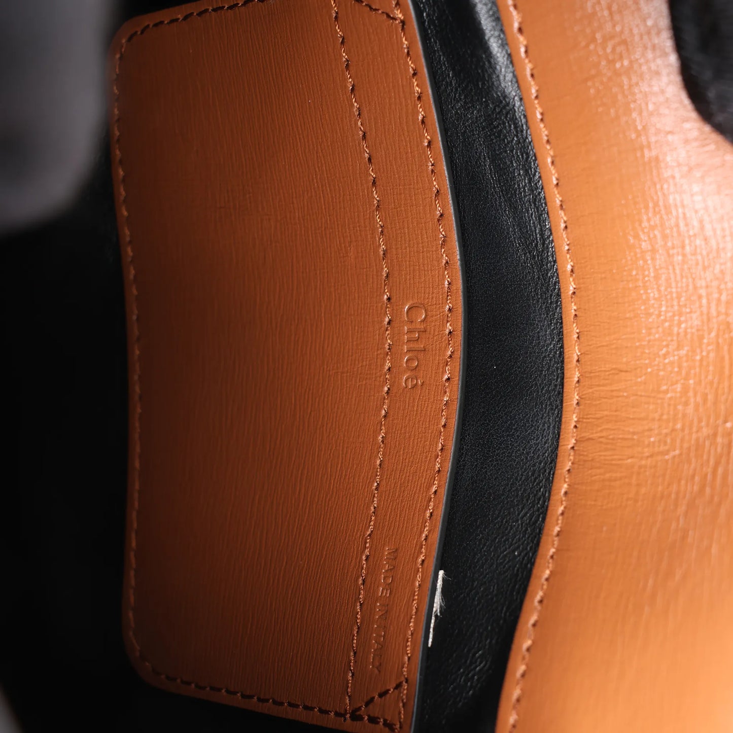 Chloe „Marcie Mini“-Umhängetasche aus Leder x Boa in Braun