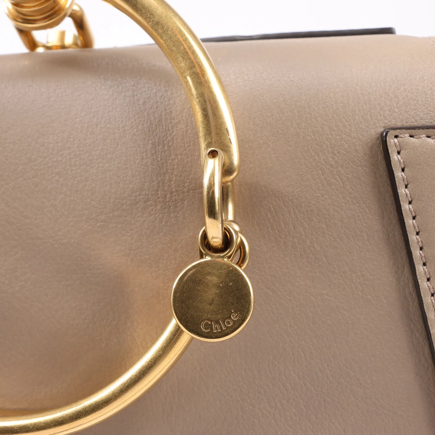 CHLOE Nile Leder, kleine 2-Wege-Schultertasche in Beige