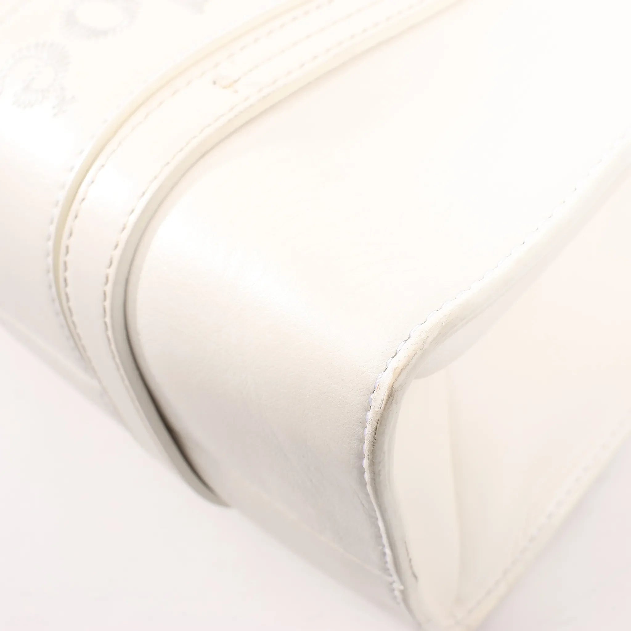 Chloé Woody Medium Leather Handbag in White