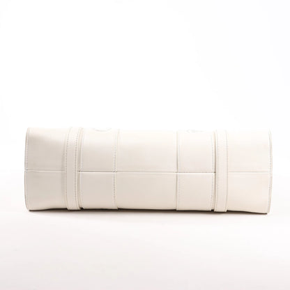 Chloé Woody Medium Leather Handbag in White