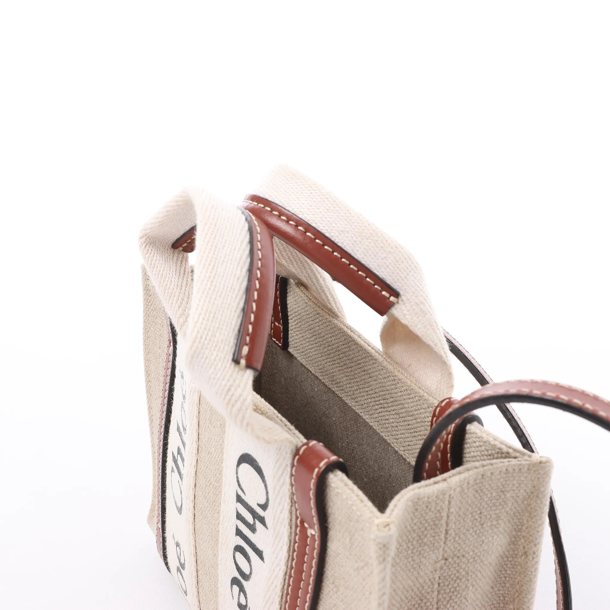 Bolso de mano de lona y piel Chloé Woody Nano de 2 vías en beige y marrón