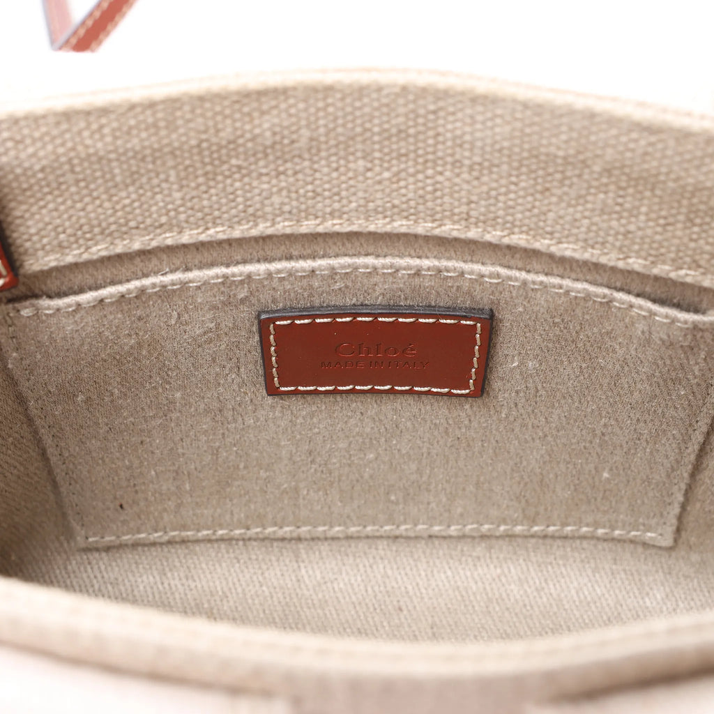 Bolso de mano de lona y piel Chloé Woody Nano de 2 vías en beige y marrón