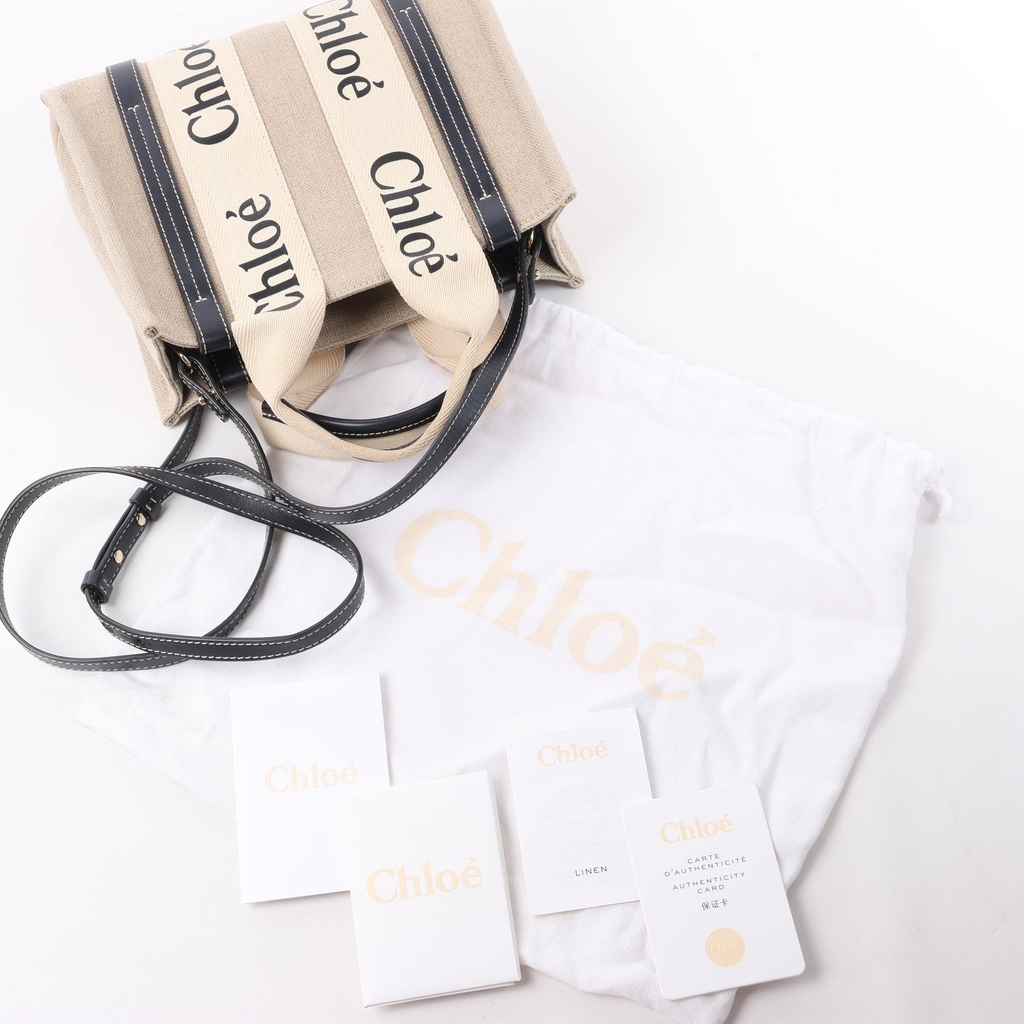 Chloé Woody Kleine 2-Wege-Handtasche aus Canvas und Leder in Beige x Schwarz
