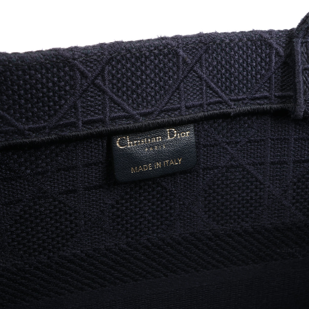 Bolso de hombro grande de lona Dior Book Tote en negro y blanco