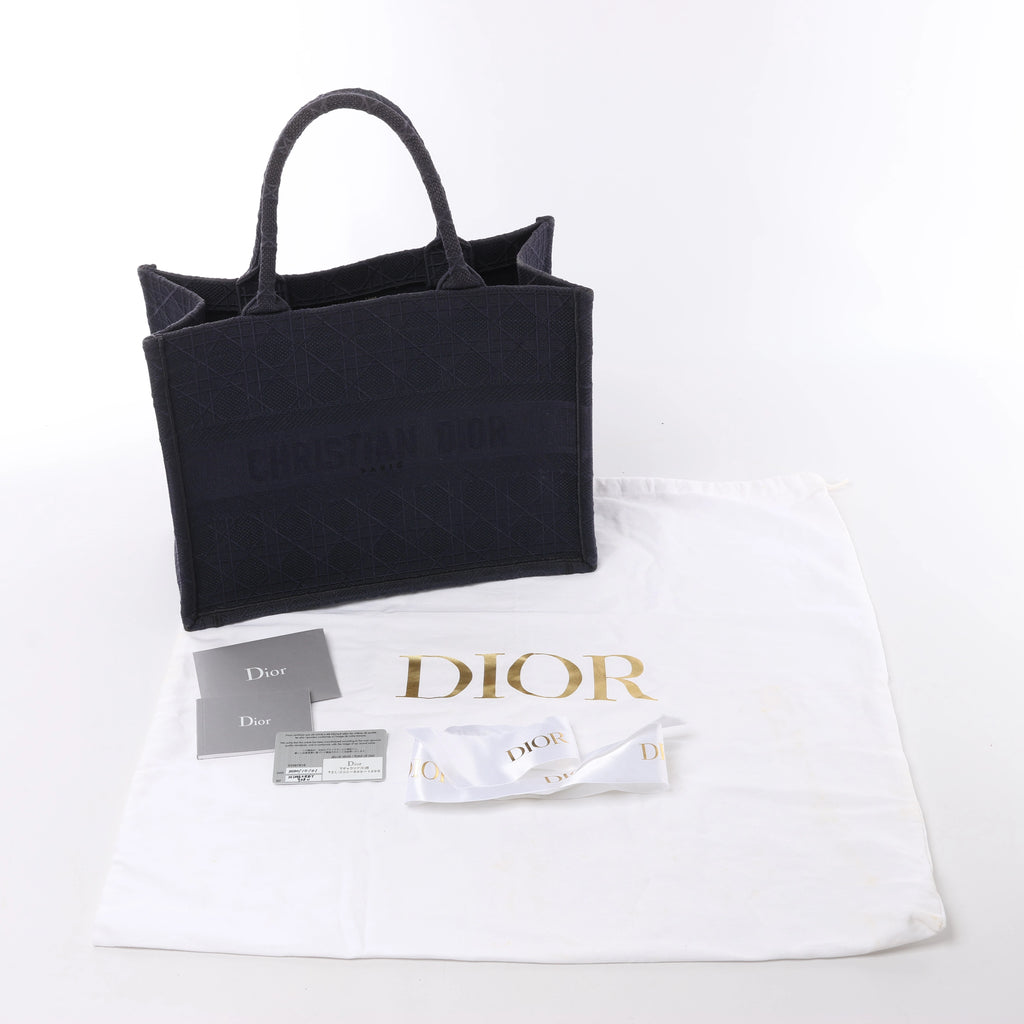 Bolso de hombro grande de lona Dior Book Tote en negro y blanco
