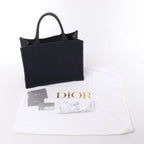 Bolso de hombro grande de lona Dior Book Tote en negro y blanco