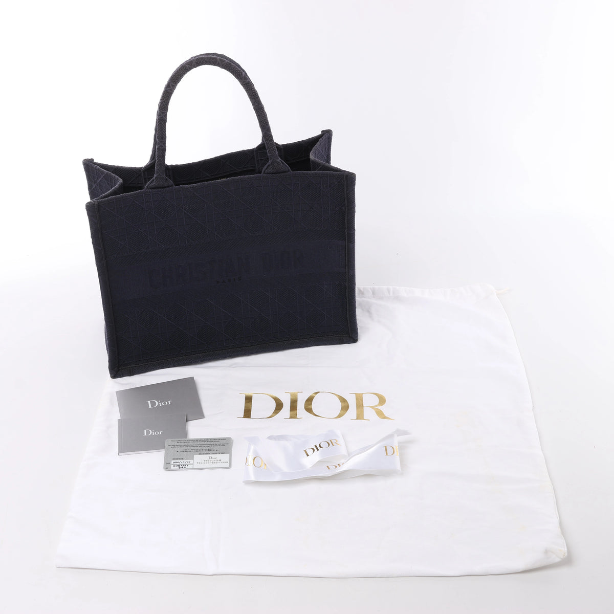 Bolso de hombro grande de lona Dior Book Tote en negro y blanco