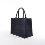 Bolso de hombro grande de lona Dior Book Tote en negro y blanco