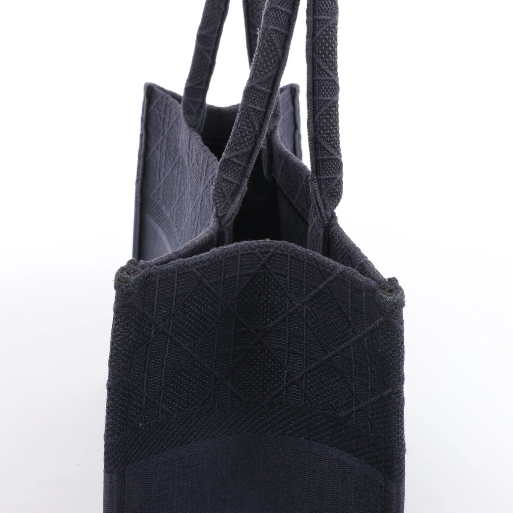 Bolso de hombro grande de lona Dior Book Tote en negro y blanco