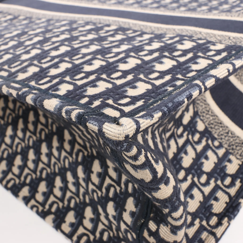 Bolso de hombro grande Dior Book Tote de lona oblicua en azul marino