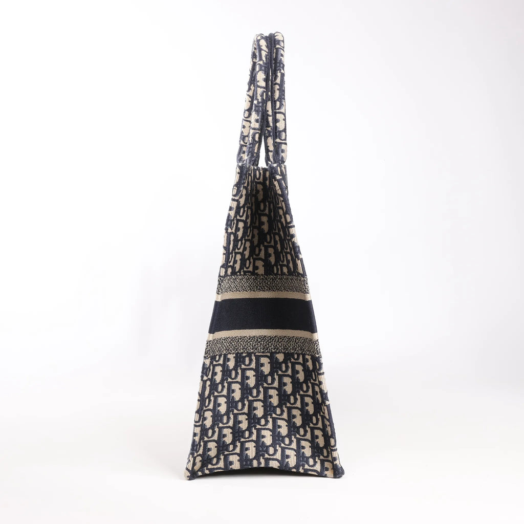 Bolso de hombro grande Dior Book Tote de lona oblicua en azul marino