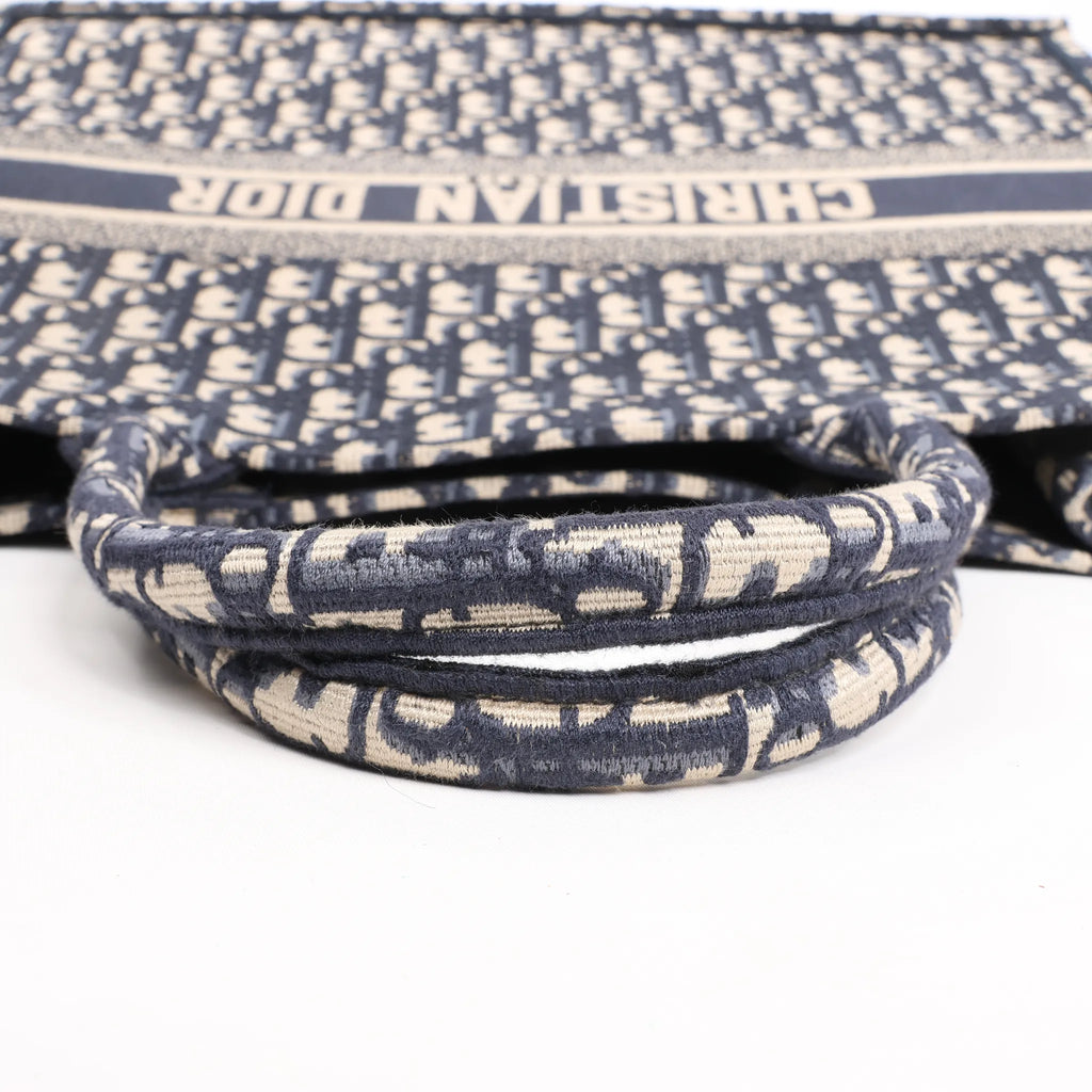 Bolso de hombro grande Dior Book Tote de lona oblicua en azul marino