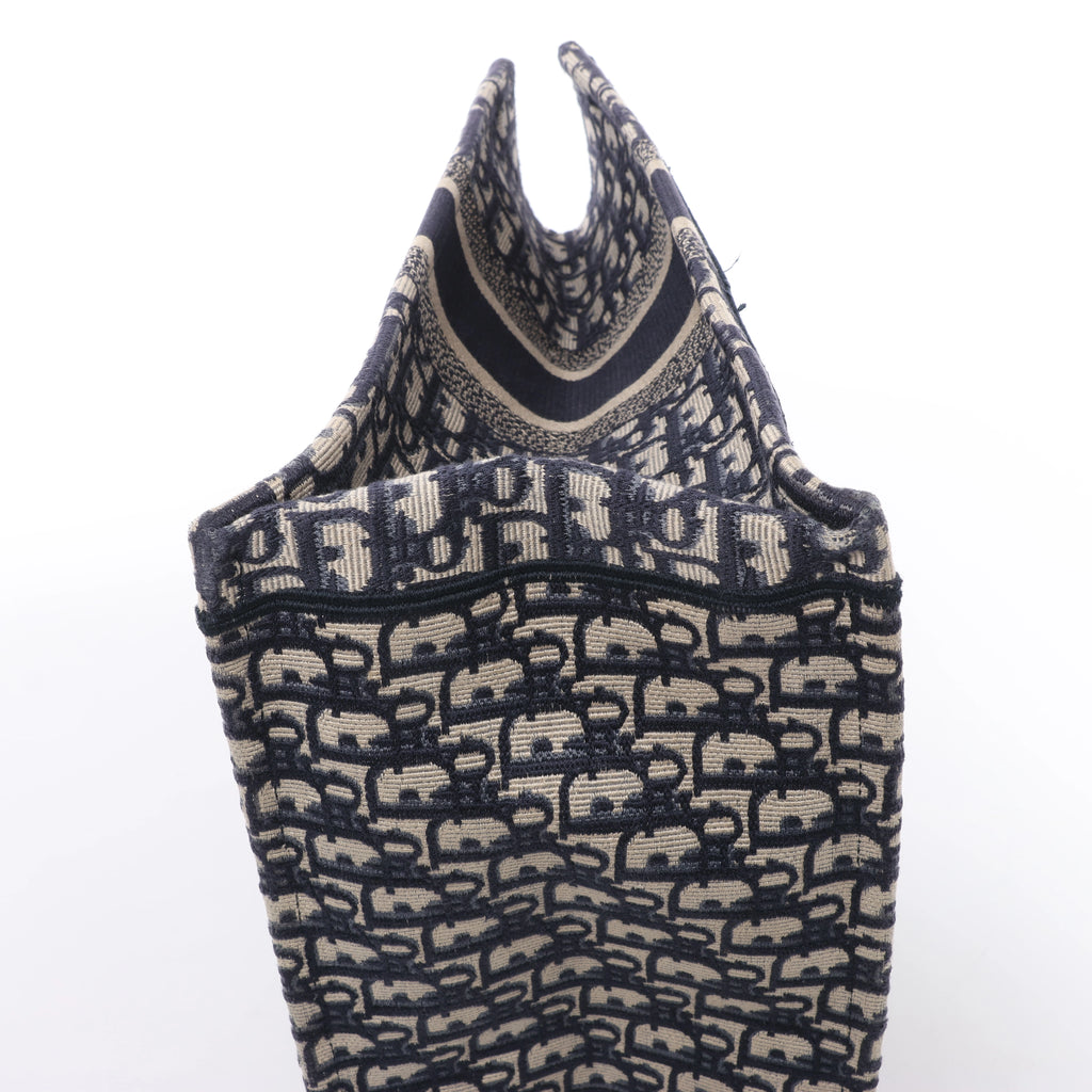 Bolso de hombro grande de lona Dior Book Tote en negro y blanco