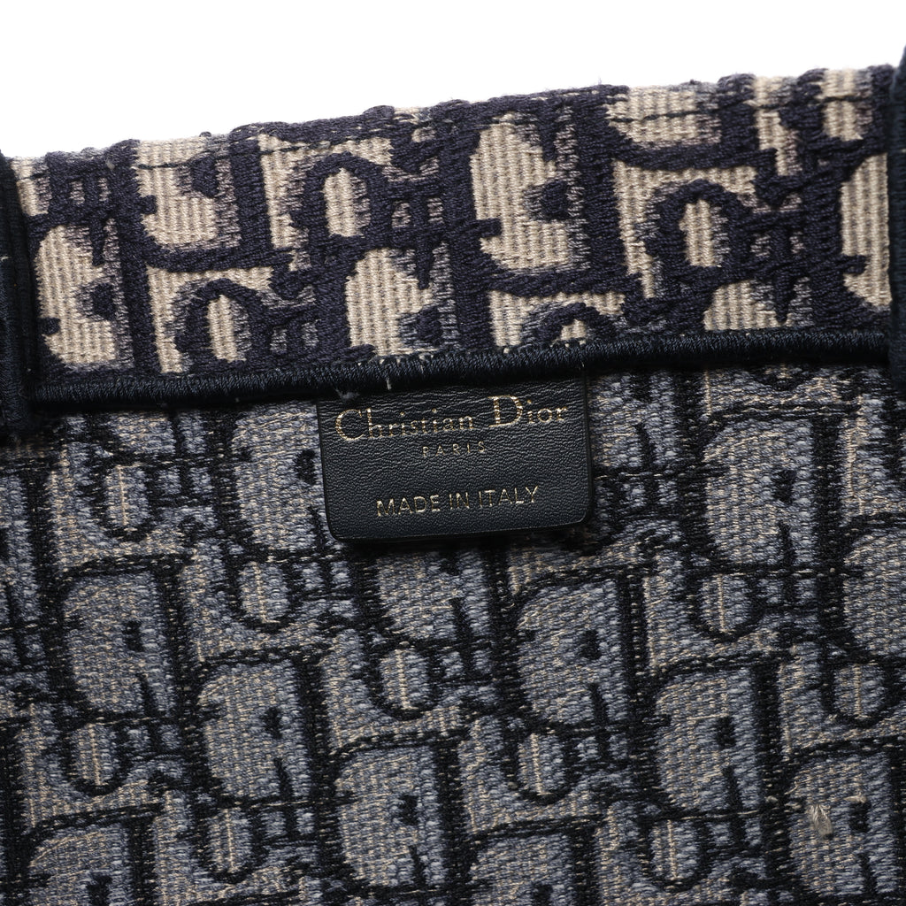 Bolso de hombro grande de lona Dior Book Tote en negro y blanco
