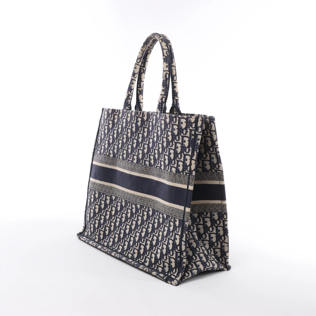 Bolso de hombro grande de lona Dior Book Tote en negro y blanco