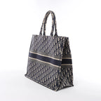 Bolso de hombro grande de lona Dior Book Tote en negro y blanco