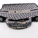 Bolso de hombro grande de lona Dior Book Tote en negro y blanco