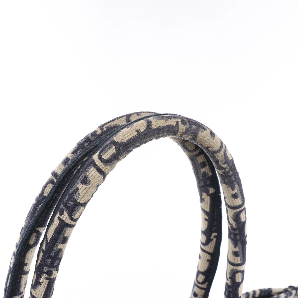 Bolso de hombro grande de lona Dior Book Tote en negro y blanco