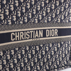 Bolso de hombro grande de lona Dior Book Tote en negro y blanco