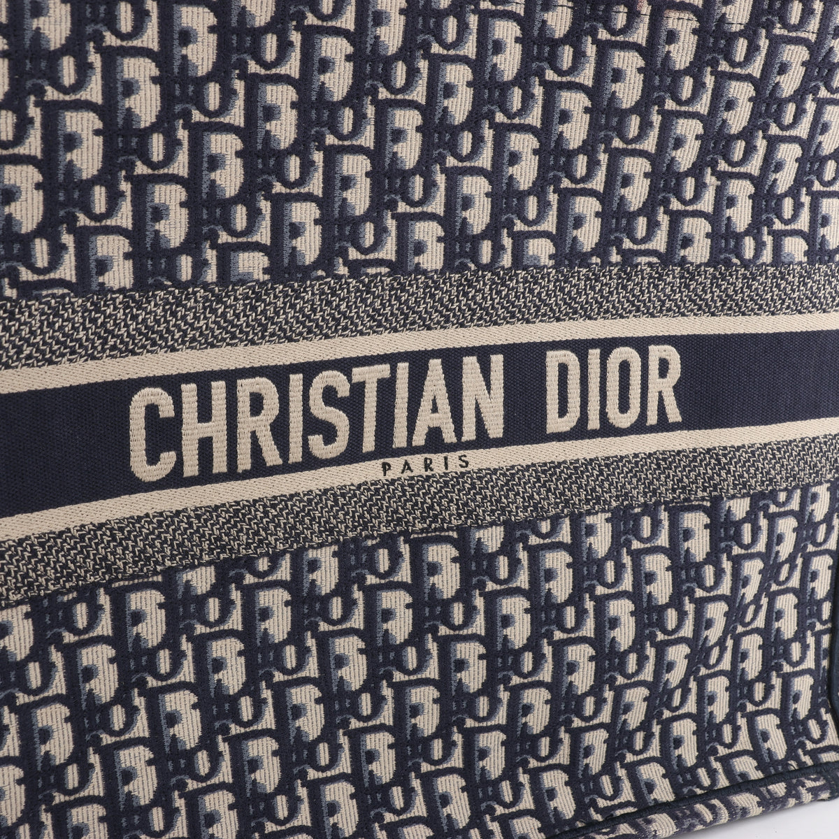 Bolso de hombro grande de lona Dior Book Tote en negro y blanco