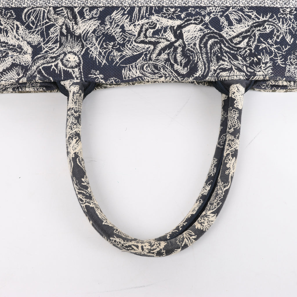 Christian Dior Book Tote Medium Toile Doo JUY Embroidery Canvas Shoulder Bag in Navy x Beige